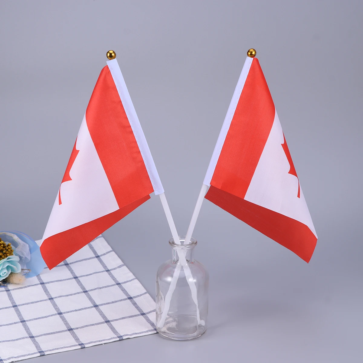 

50Pcs Canada Hand Held Stick Flags Mini Portable Decor for Classroom Garden Bar Desk International Sports Events