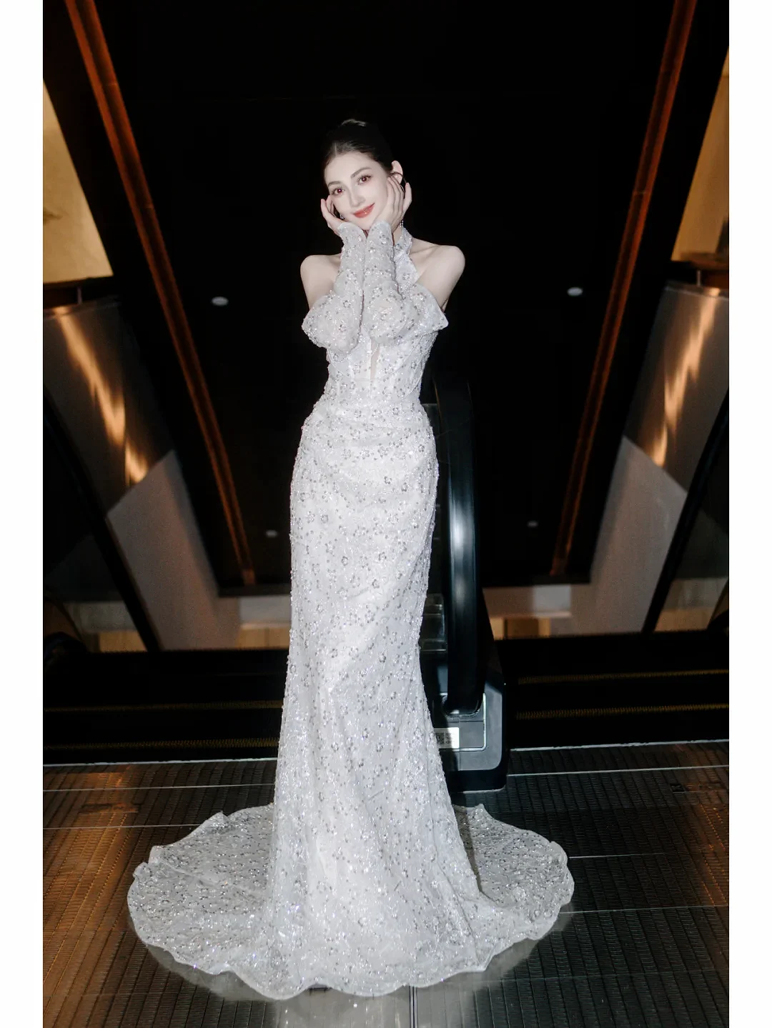 White Halter Cocktail Evening Dress V-neck Floor Length Detachable Cuffs Broken Diamonds Wedding Banquet Prom Celebrity Gowns