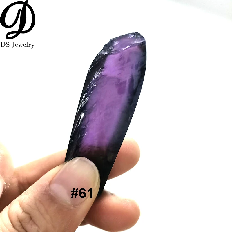 Materia prima de safira artificial de pedra áspera de corindo vermelho roxo sintético para fabricação/decoração de gemas