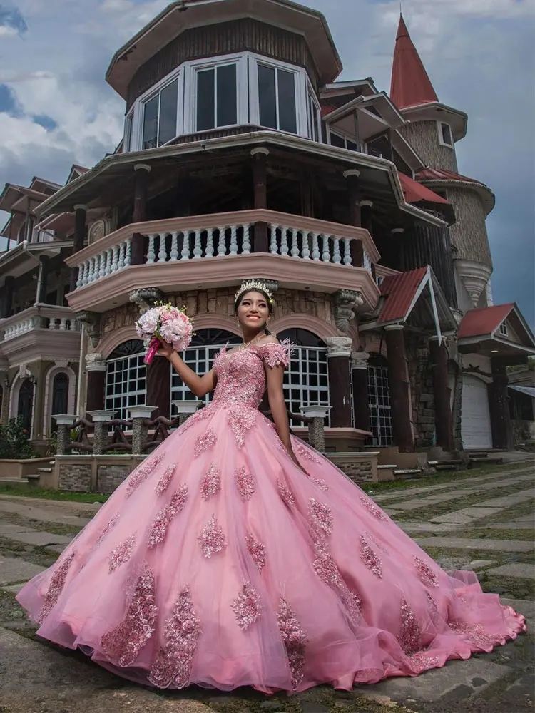 Robes de Quinceanera roses, robe de Rhformelle, robe de soirée d'anniversaire, train de balayage de plumes, princesse initiée, nouvelle arrivée, 2024