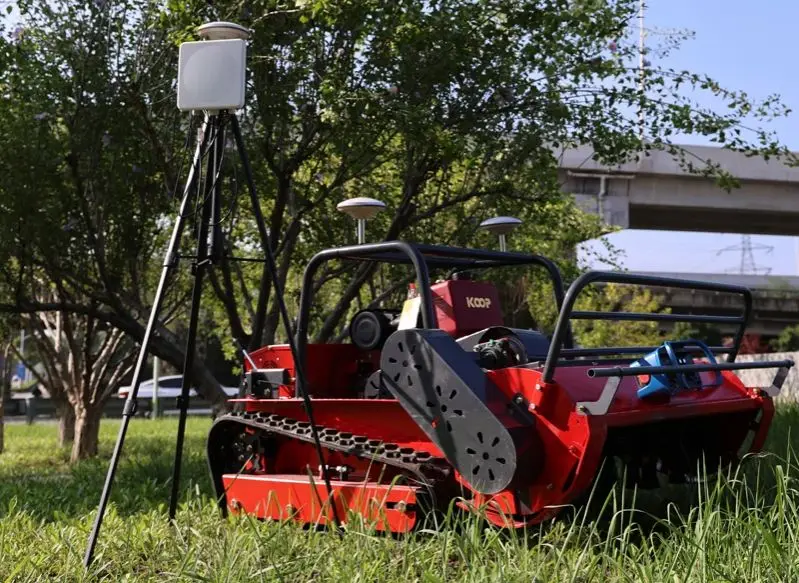 

Customized Chinese Factory Hot zero Turn Automatic Self Propelled Crawler Remote Control Lawn Mower for Golf Course