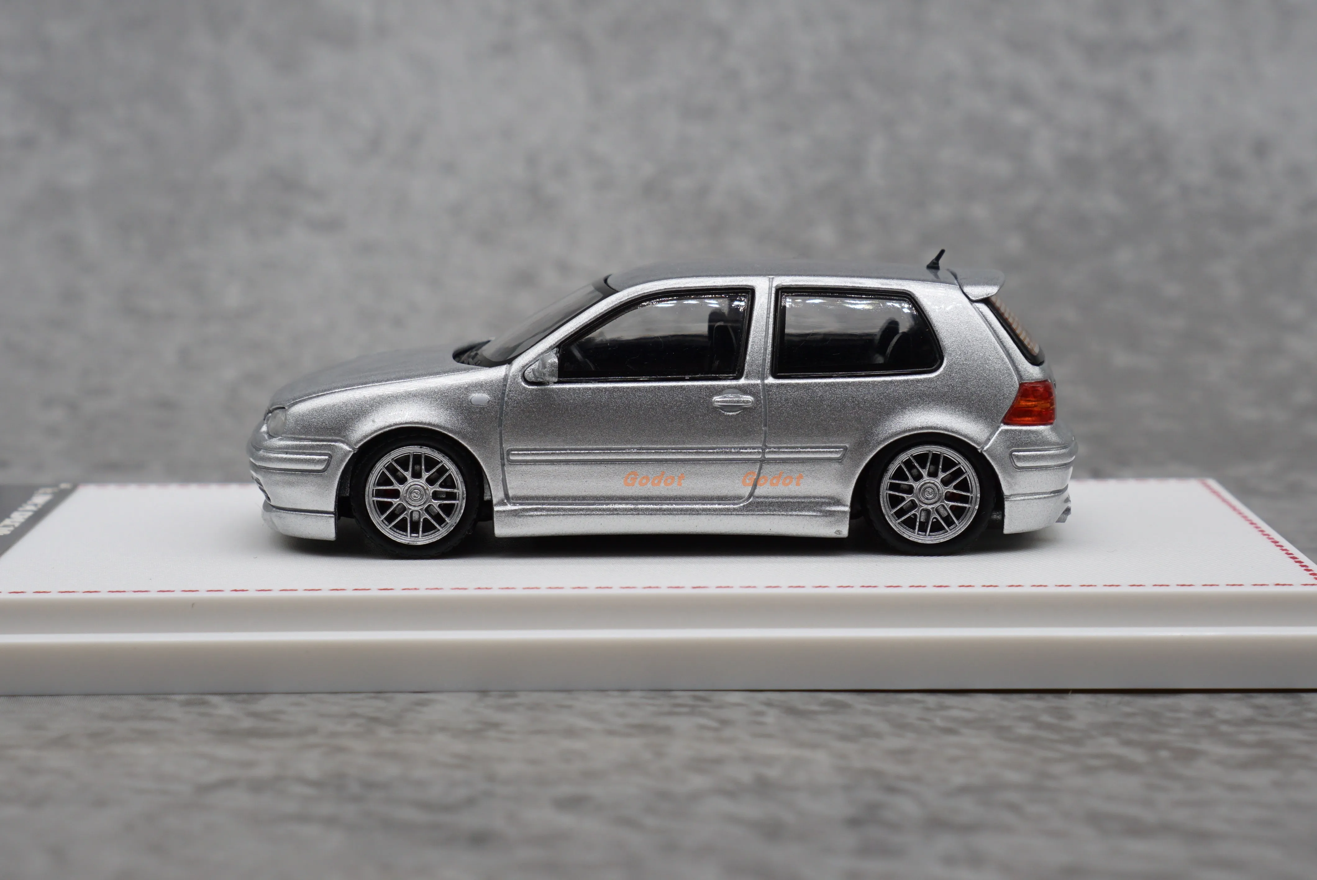 FH-juguetes de aleación fundida a presión para adultos, modelos de coches de Golf, motor abierto, cubierta clásica, regalo de recuerdo coleccionable, pantalla estática, escala 1:64, MK4, VW