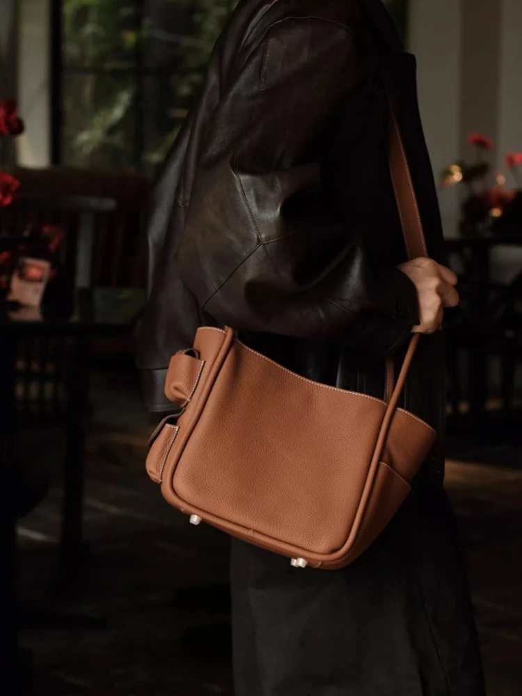 

Коричневая модная женская сумка-ведро из натуральной кожи \ сумка из натуральной кожи, сумка через плечо, пригородная сумка, новинка