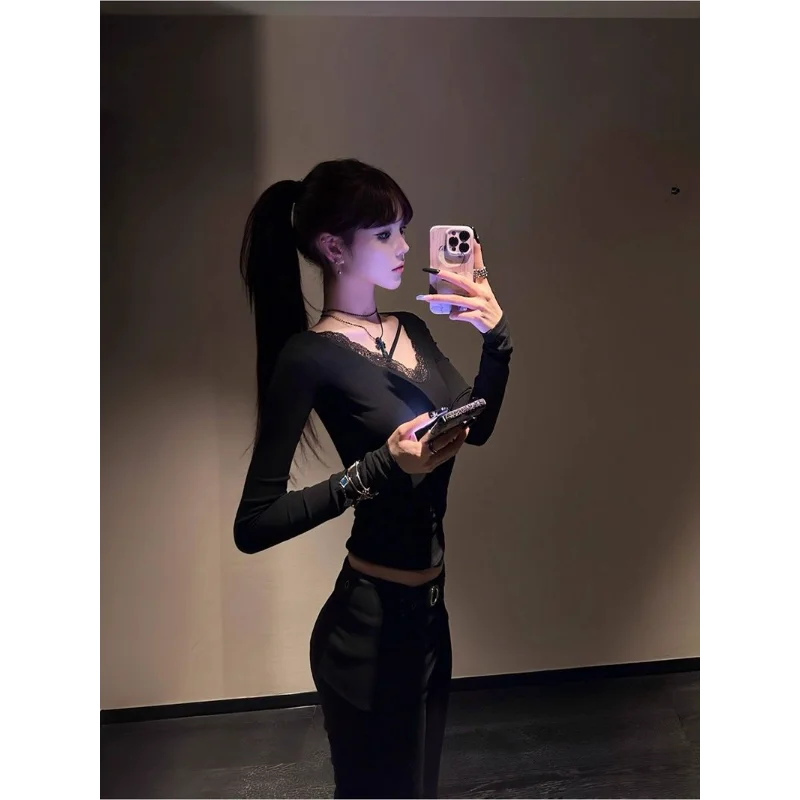 

Black Back Hollow T-shirt for Women Spring New Hot Girl V-neck Lace Stitching Slim Fit Versatile Long-sleeved Top