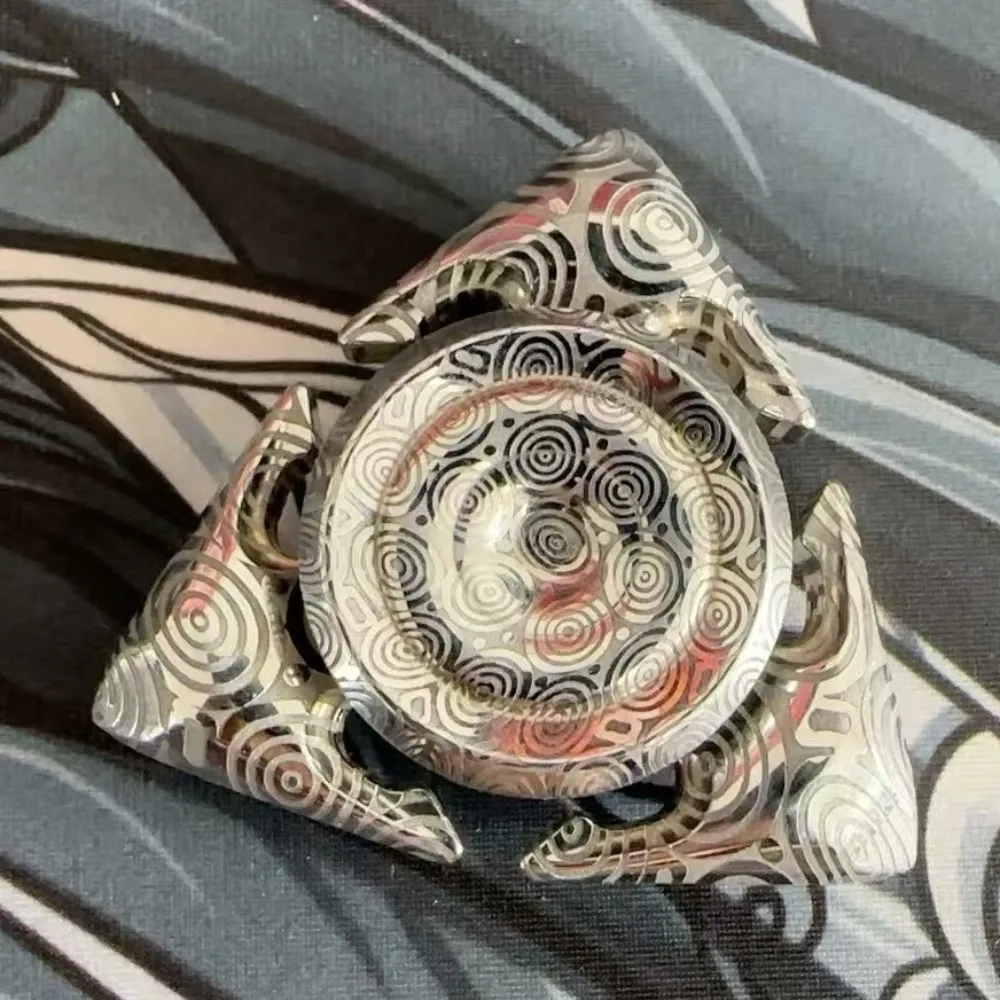 LQEDC Murakumo Fidget Spinner Damasteel Three-Bladed Fidget Spinner Original Designs Anxiety Relief Gadgets Desk Accessories