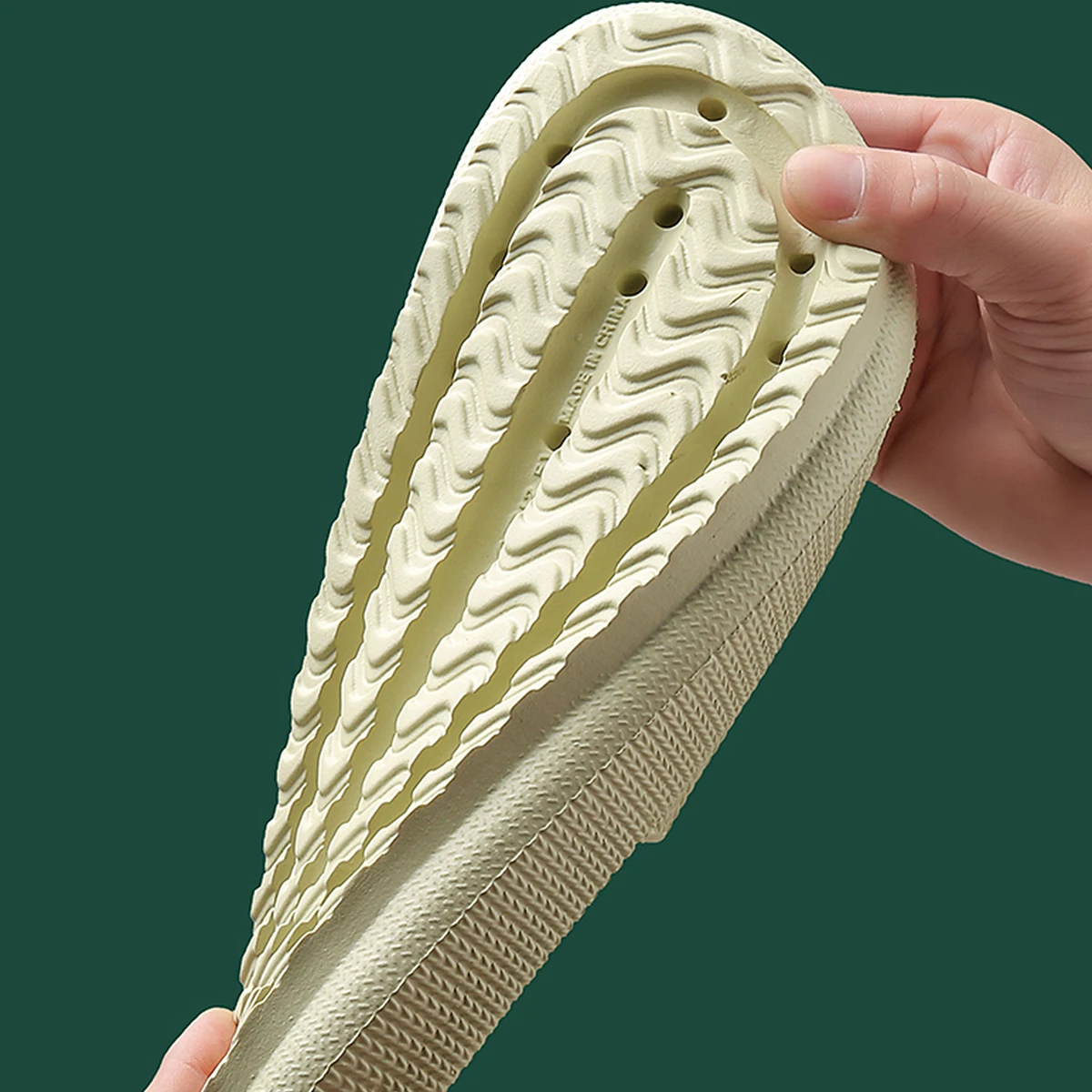 Chinelos Step on the Sense of Shit verão casa usar sapatos antiderrapantes de sola macia Eva chinelos masculinos simples