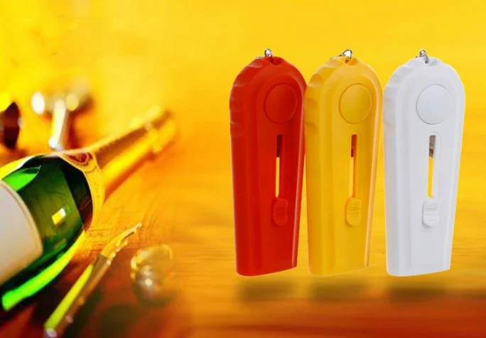 คุณภาพสูงครัวเครื่องมือทำอาหารแบบพกพา Flying Cap Zappa ไฟ LED ที่เปิดขวดเปิดฝาด้านบนยิงปืน