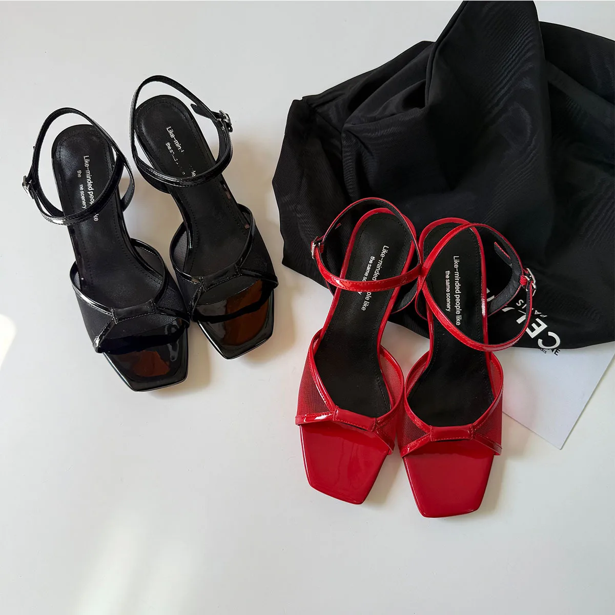 

Arden Furtado 2025 Summer Red cowhide word-cingulate Sandals Square toe Chunky heels Mesh Hollow Modern Sandals Large size