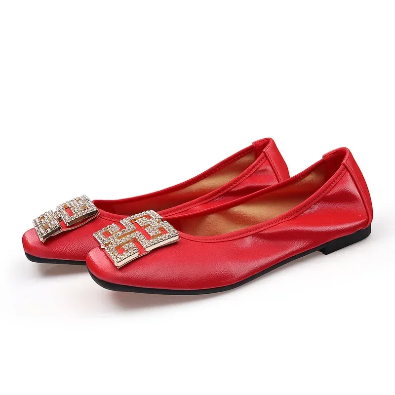 Zapatos de bailarina roja para mujer, mocasines planos con punta cuadrada y hebilla de diamantes de imitación, boca baja