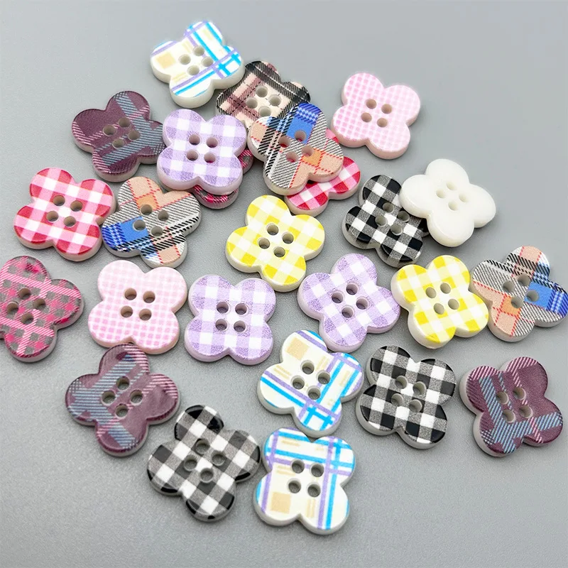 Paquete de 30 Botones de Trébol de Cuatro Hojas a Cuadros de 17 mm, Coloridos, con 4 Agujeros, Impresos, para Decorar Suéteres, Sudaderas, Accesorios de Costura DIY