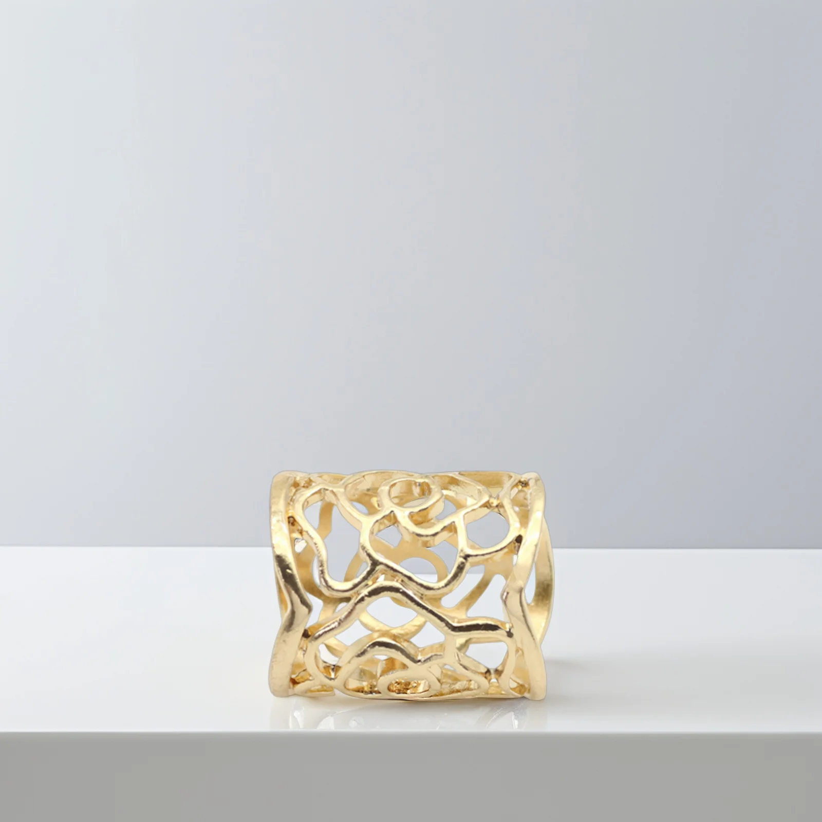 

2pcs Hollow Buckle Ring For Women Silk Scarf Clasp Shawl Fastener Alloy Scarf Clip Wedding Party Banquet Accessory