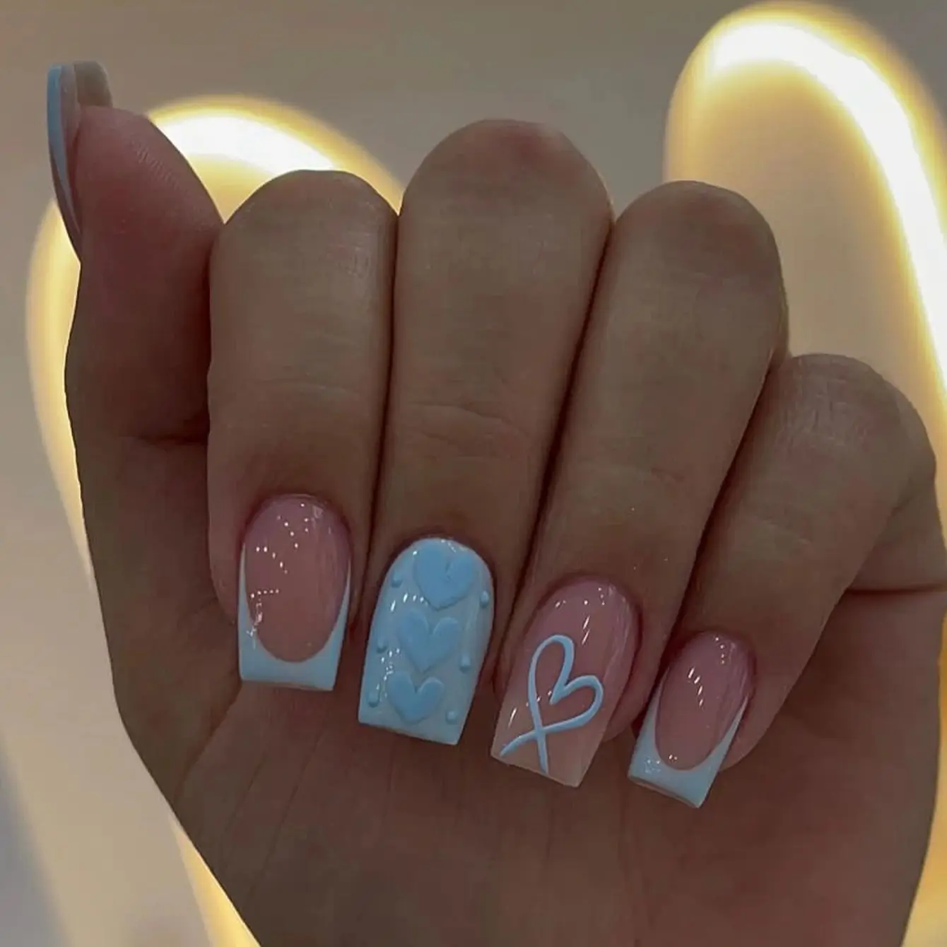 Faux ongles carrés français bleus, 24 pièces, motif de cœurs et lignes golen, colle à gelée réutilisable, 1 pièce, poussoir à cuticules adapté aux femmes