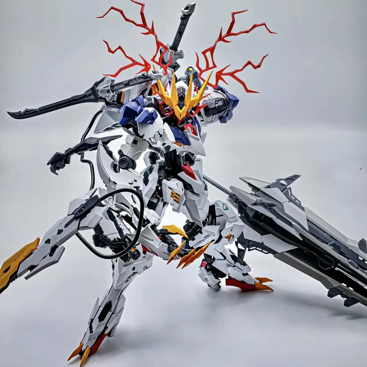 In-stock GK Moon-Eating Wolf King Barbatos Repair Version with Special Fenrir MG 1/100 Mecha Model Kit