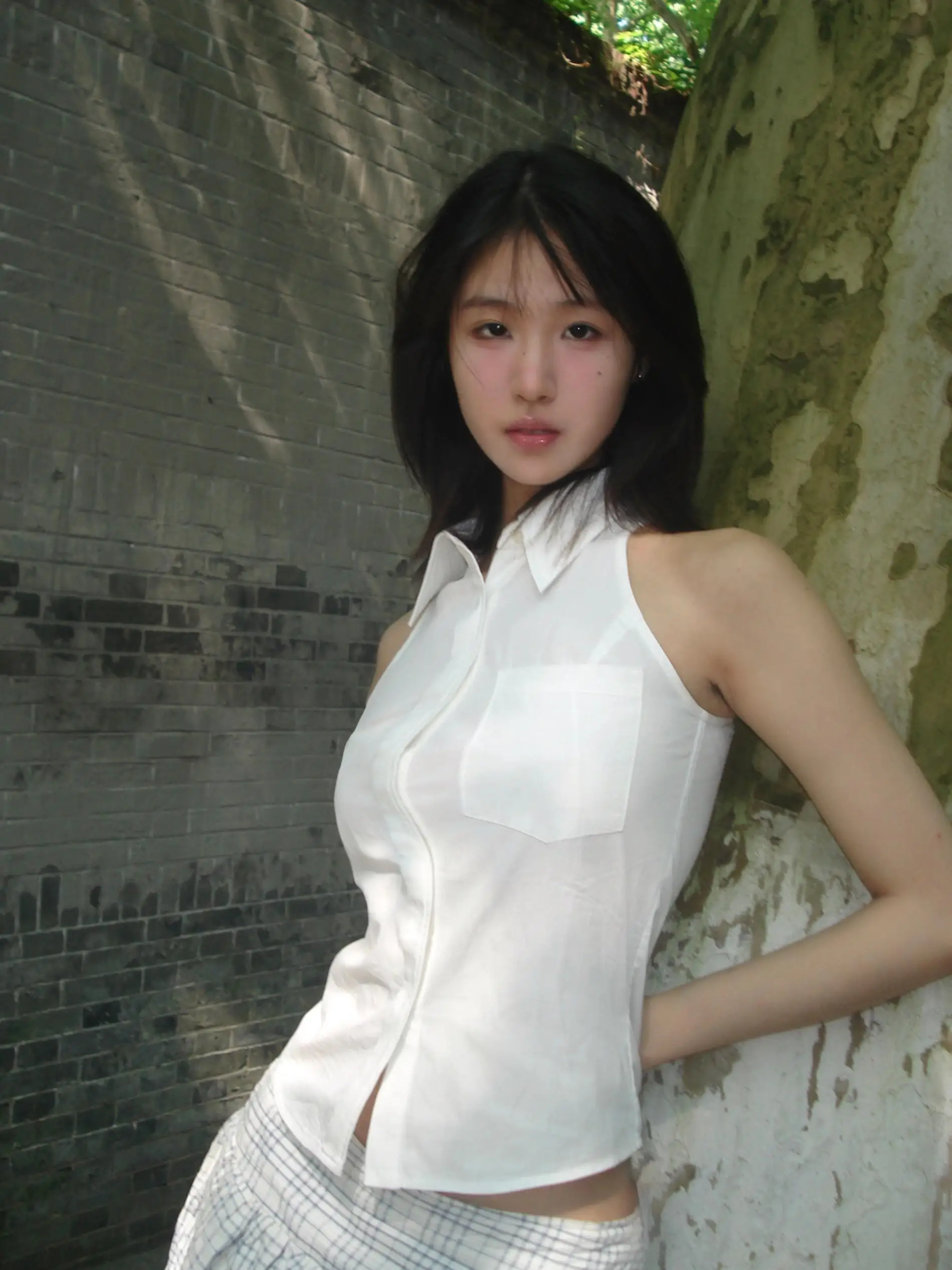 Summer New Unique Shoulder Bared Sleeveless White Shirt Women's Fashion Small Size Age Reduction Vest Top Korean Style Straig...