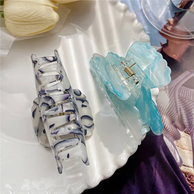 Vintage Wave Hair Claw Female Temperament Elegant Mermaid Claw Clip Crab Hair Clips Women Girls Shark Clip Hair Accessories 2025