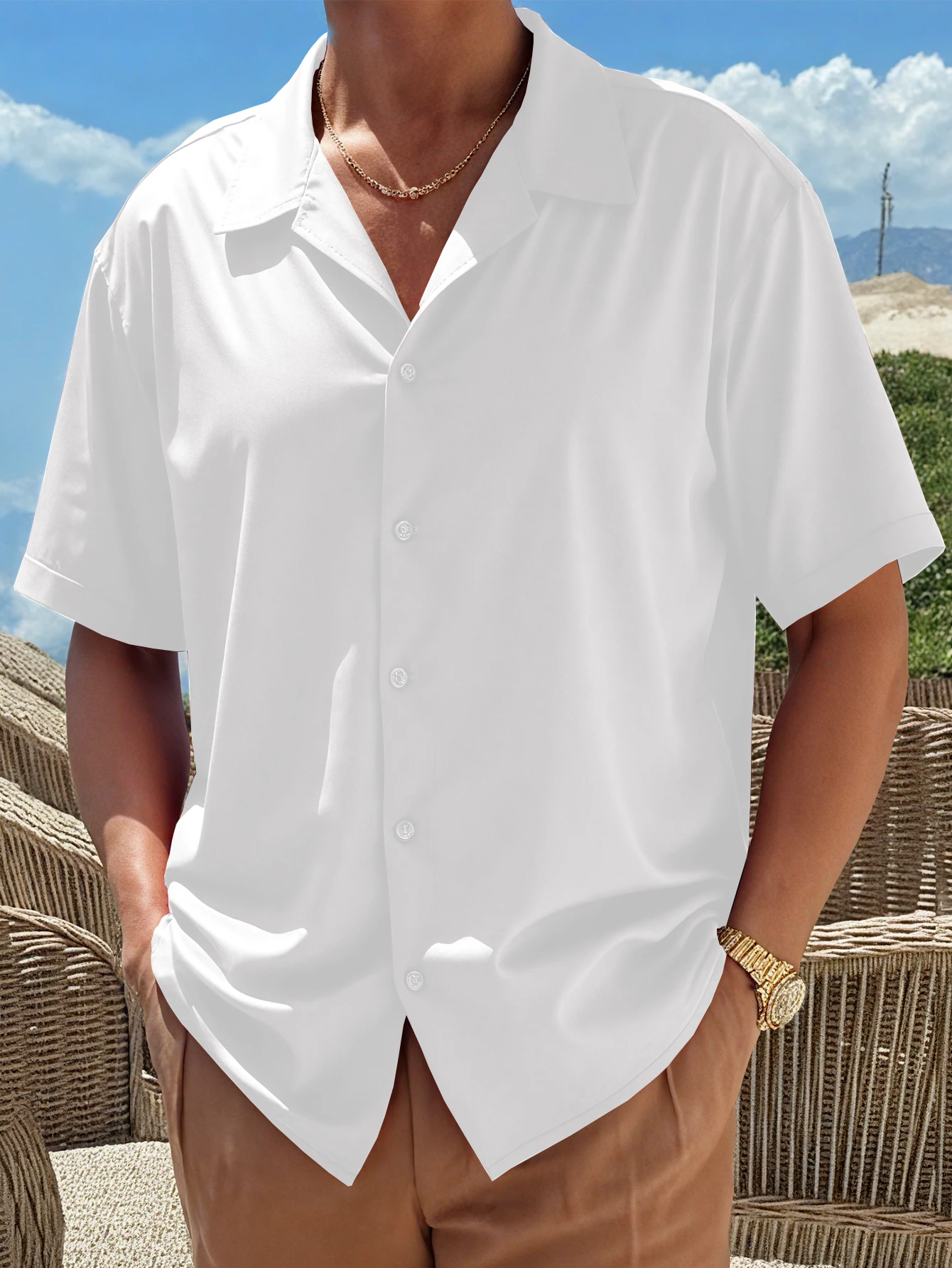 The 2025 summer hit fashion men's glossy solid-color ball shirt, high-quality business casual loose short-sleeved top