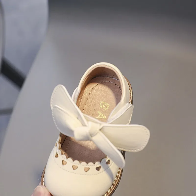 Retro Style Baby Girls Leather Shoes Children Kids Love Bow Princess Shoes Soft Sole Anti Slip Lightweight Infant Toddler Shoes