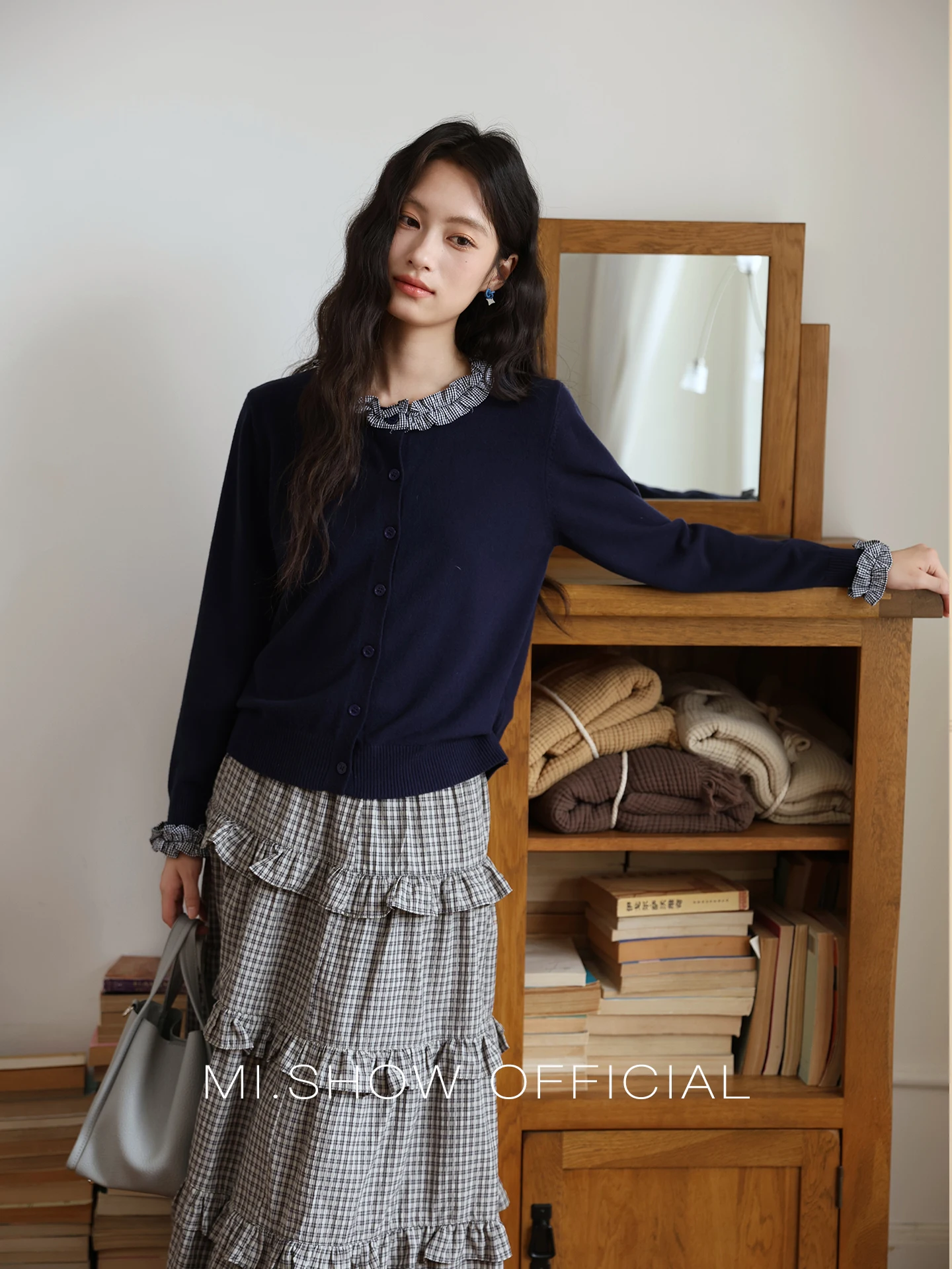 

MISHOW Women Cardigan 2025 Autumn Retro Solid Plaid Ruffled Round Neck Knitted Cardigan Office Lady Loose Outerwear MXE46Z2543
