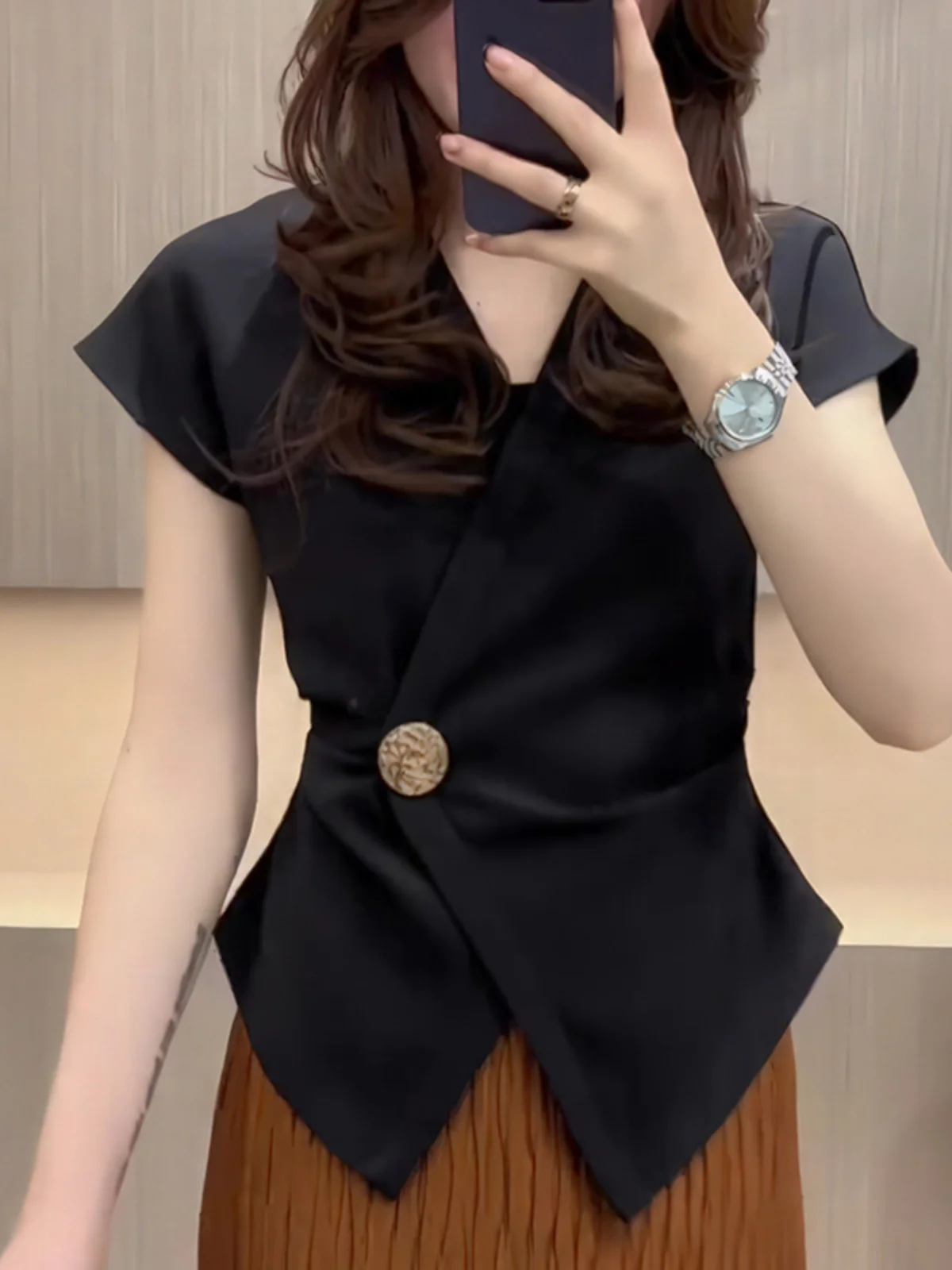 

Gtuq Korean Sle Slim Fit ort Sve T-irt Women's V-Ne Button Design Faionable Top for All Body pes Summer Wear