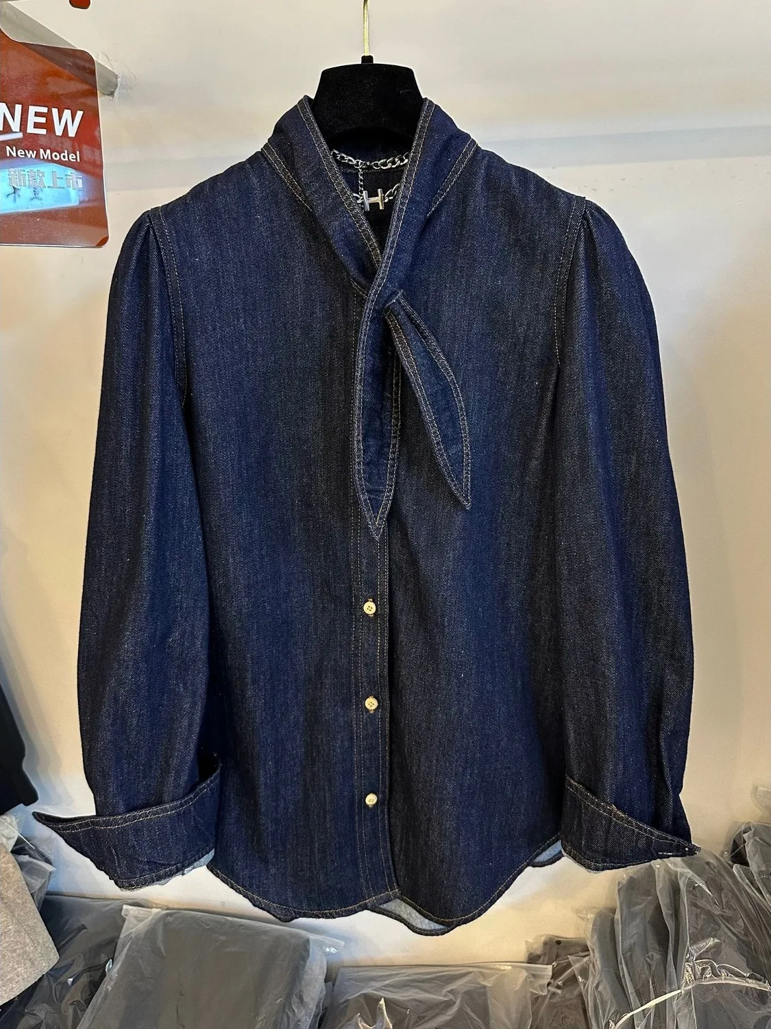 

Корейская синяя джинсовая рубашка для женщин осенью 2024, новый винтажный повседневный и ленивый стиль, галстук-бабочка, топ с длинными рукавами