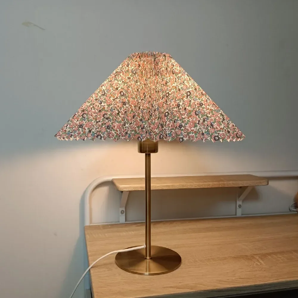 

Joylove Retro Nostalgic Study Bedroom Petal Fabric Copper High-end Umbrella Bedside Lamp Warm Texture Study Lighting Table Lamp