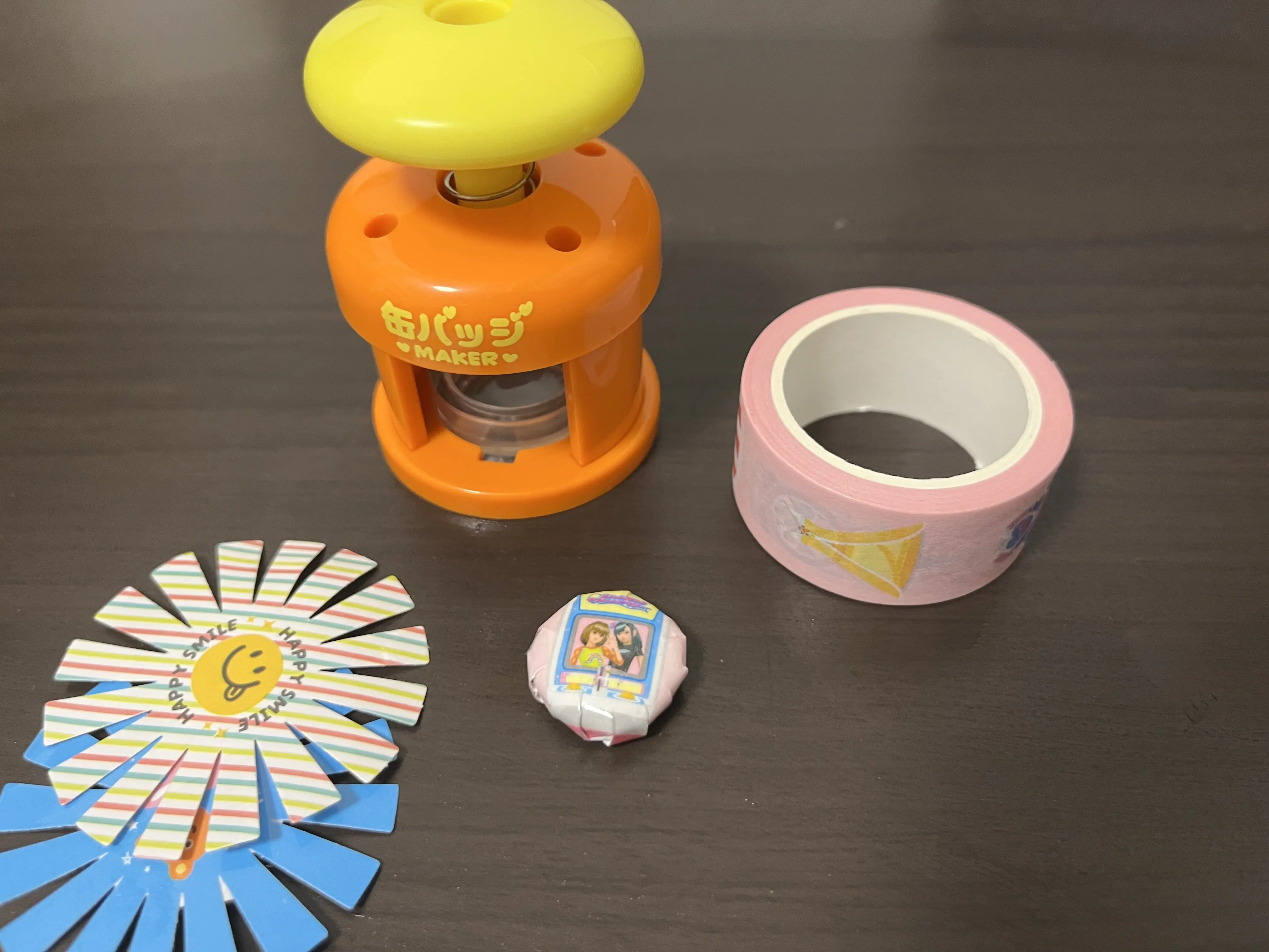ألعاب كبسولة الأرواح اللعب لطيف kawaii صنع حقيقي! ملصقات توجيه صانع شارة Can Barge Maker لشخصيات تجميع حقيبة ita الصغيرة