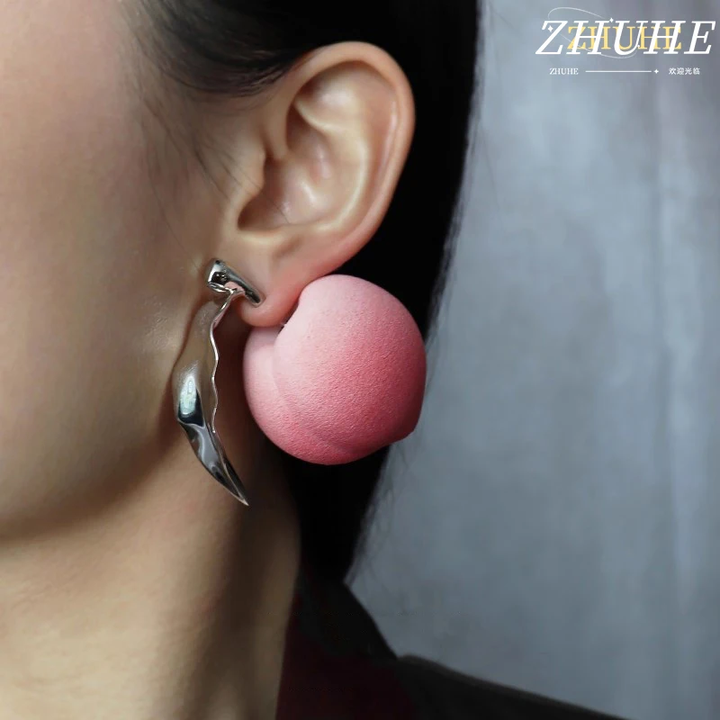 

The Sweet And Romantic Peach Earrings Are A Niche Design For Women, Exuding A Sense Of Fashion And Sophistication