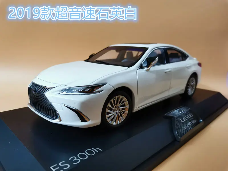 

Оригинальная модель автомобиля Lexus Es Lexus 1: 18 Es300h 2019, модель автомобиля из сплава на складе