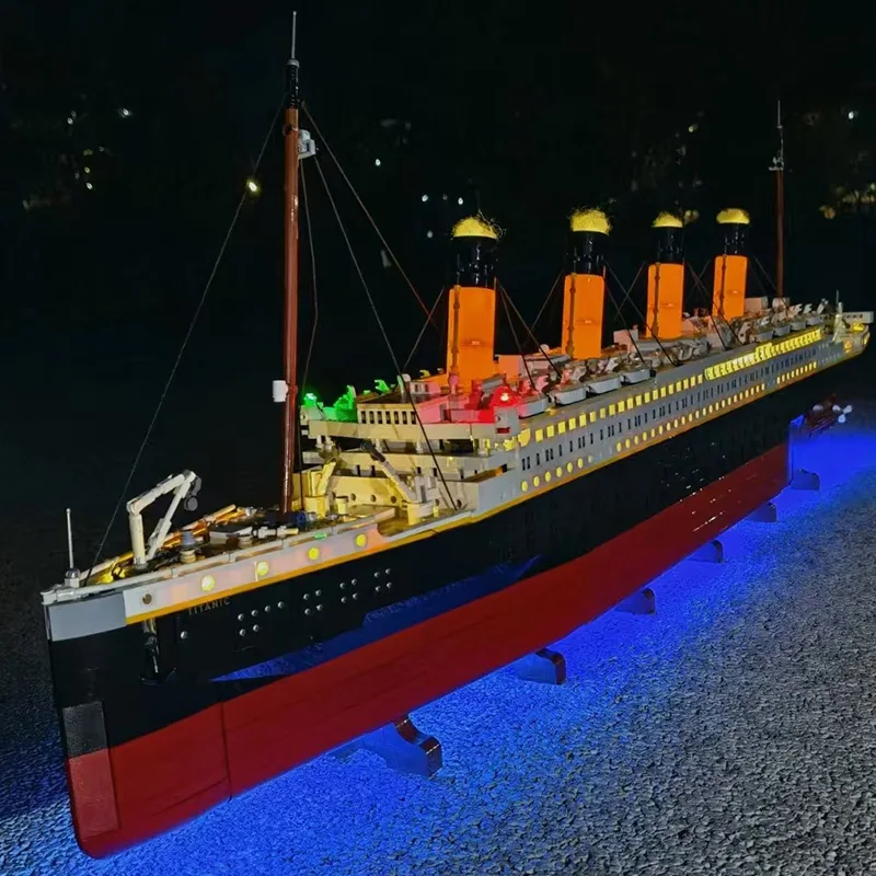 

Qing Wang 2025 new hot selling toys, 9090PCS classic movies, unsinkable large cruise ships, steamships, assembly models, gifts ﻿