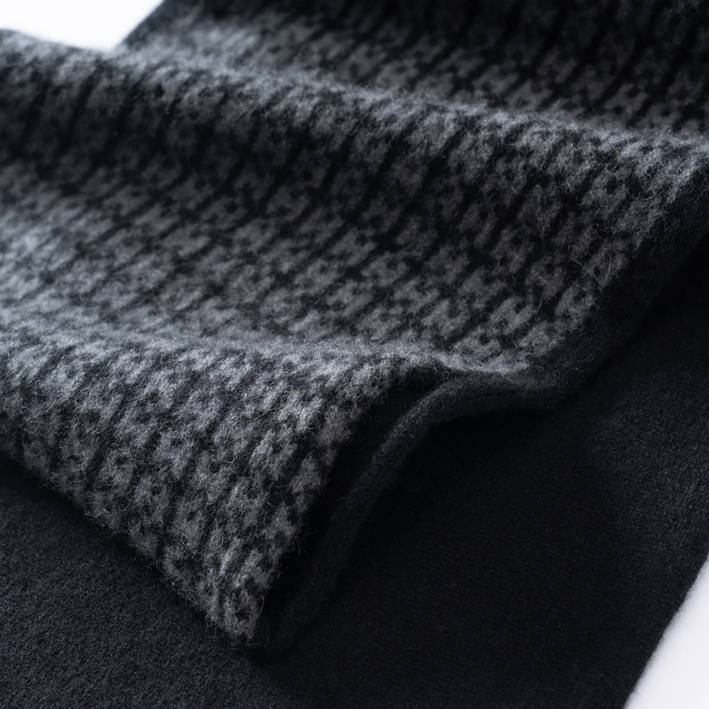 Unisex A Cashmere Houndstooth Scarf Winter Outdoor Skiing Cycling Warm Knit Scarf For Men and Women Fashion Cashmere Accessories