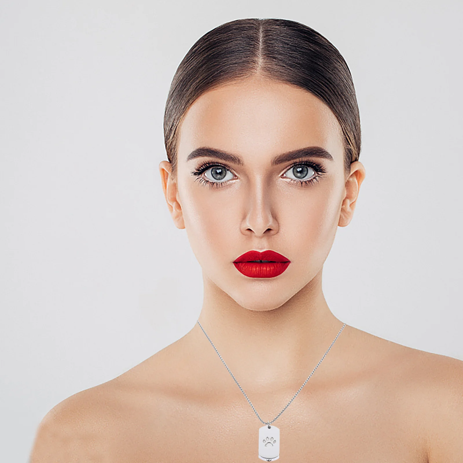 

Pet Urn Necklace Titanium Steel Memorial Pendant Openable Ashes Keepsake Cremation Jewelry Necklace for Pets Pet Urn Necklaces