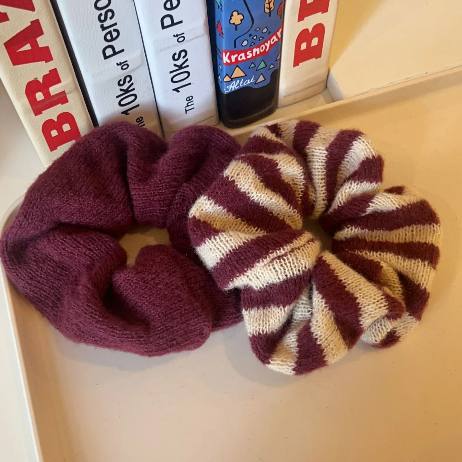 

2 шт. красные и белые вязаные резинки для волос в корейском стиле на осень и зиму, высококачественные универсальные резинки для волос нового дизайна и аксессуары