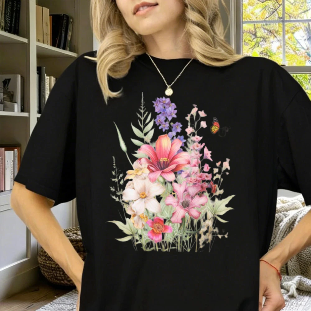 Meadow Wildflower T-shirt Botanical Print Boho Floral Decor Floral Gift Flowers Mum Plants for Mothers Day Mom Gift Short-sleev