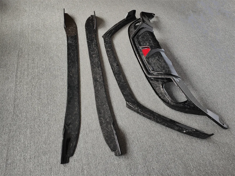 

Комплект обвеса из высококачественного кованого карбона для F-серии 2013-2019 годов выпуска, включающий передний бампер, накладку на бампер и задний диффузор.