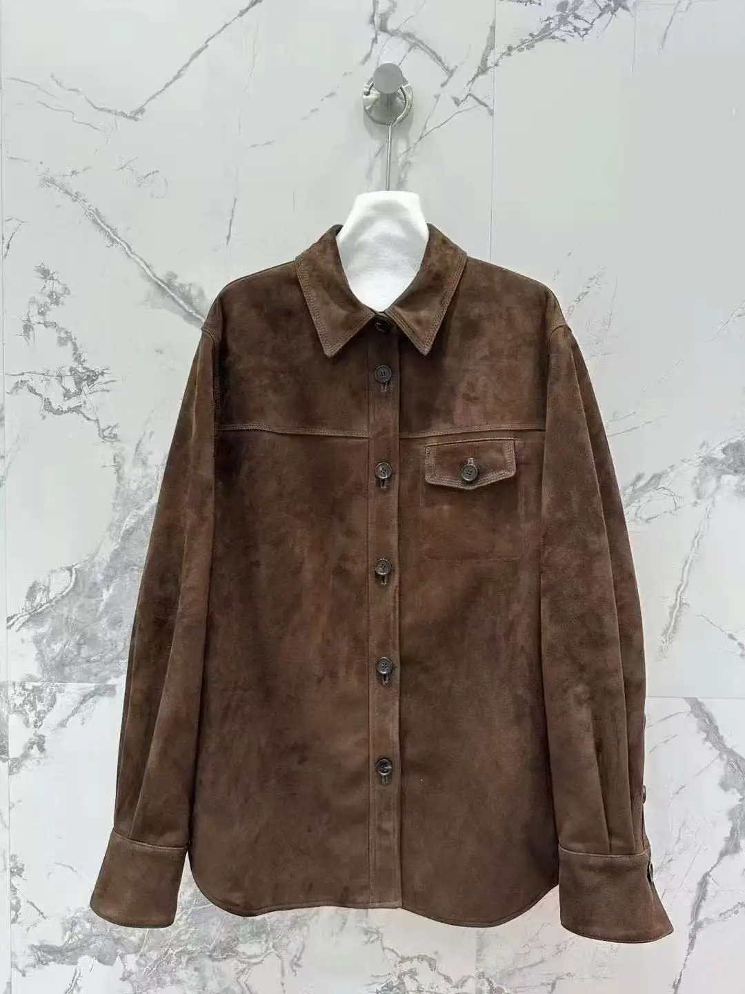 Kurtka damska w stylu retro z owczej skóry, brązowa, na rok 2025, modny dziecięcy płaszcz z zamszu, streetwear, damska kurtka w stylu koszuli z kołnierzem.