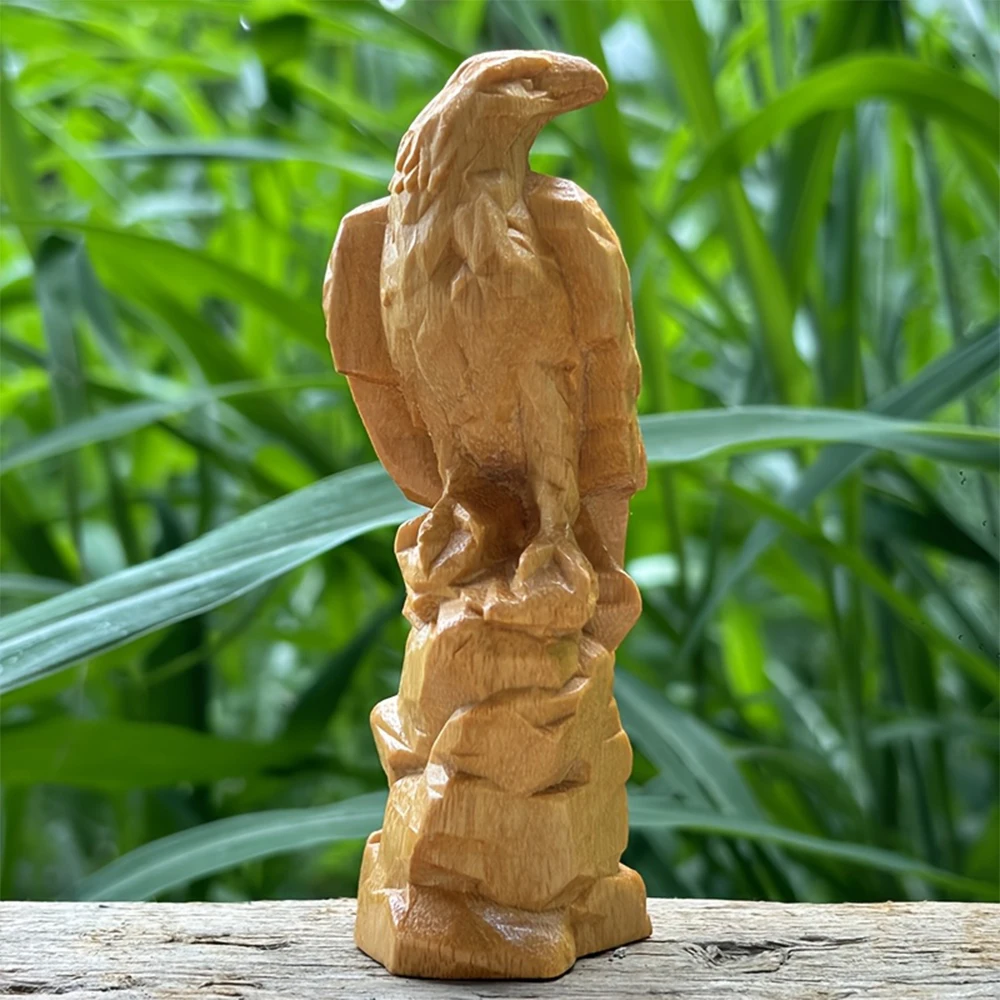 Wooden Eagle Ornament, Hand-Carved Grand Eagle Craft, Inspirational Decoration for Office and Study, Standing Eagle Design, Home Living Room Art Collection, Motivational Gift