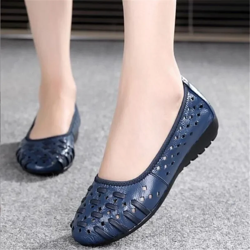 Mother Women Shoes Sandals Flats Hollow Out Genuine Leather Slip On Loafers Soft Summer Beach Female Casual Flats Plus Size34-43