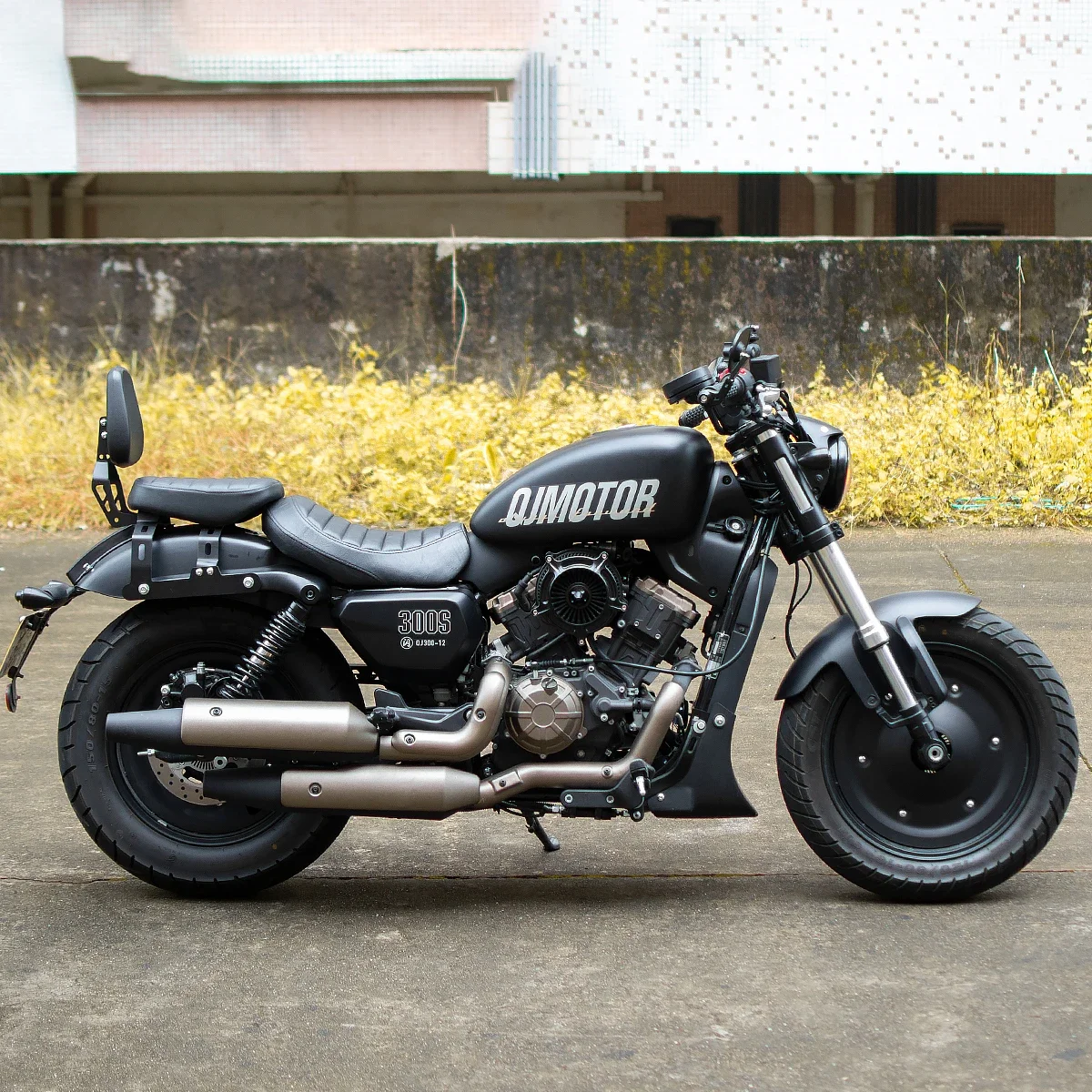 【Premium quality】Customized Retro Motorcycle Single Comfortable Seat Cushion With Rear Rack for QJMotor SRV250