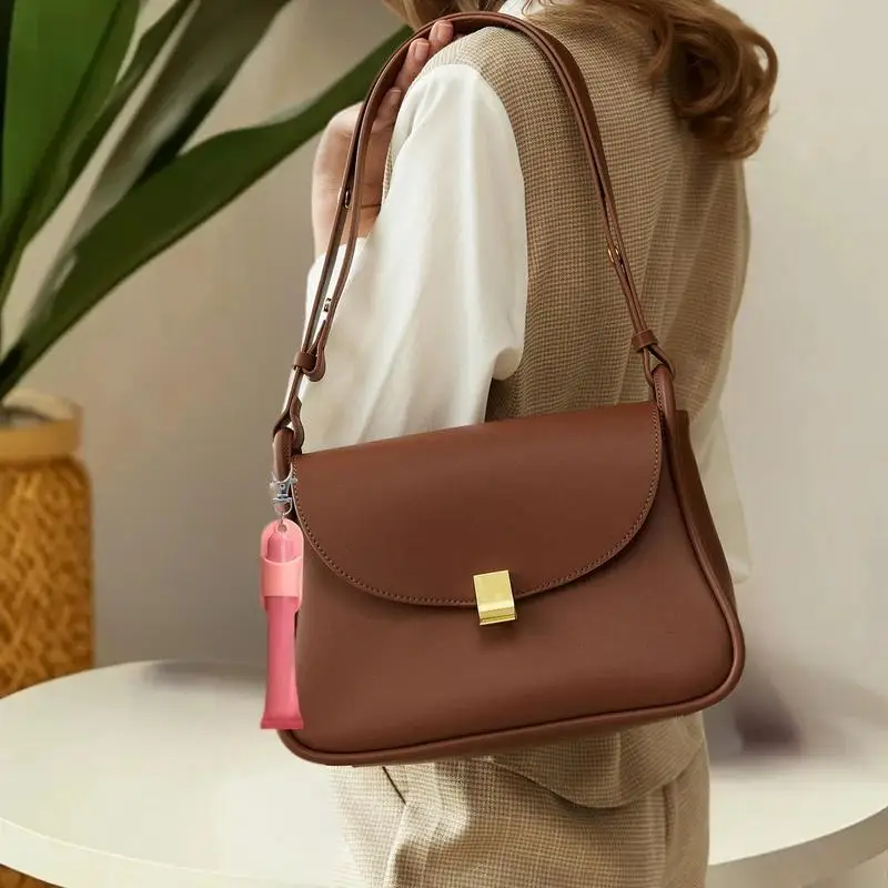 المحمولة بلسم الشفاه المفاتيح غطاء حامل حامل حامل المحمولة لا ملمع الشفاه وشملت ل الشفاه بلسم حقيبة قلادة ماكياج أداة الملحقات