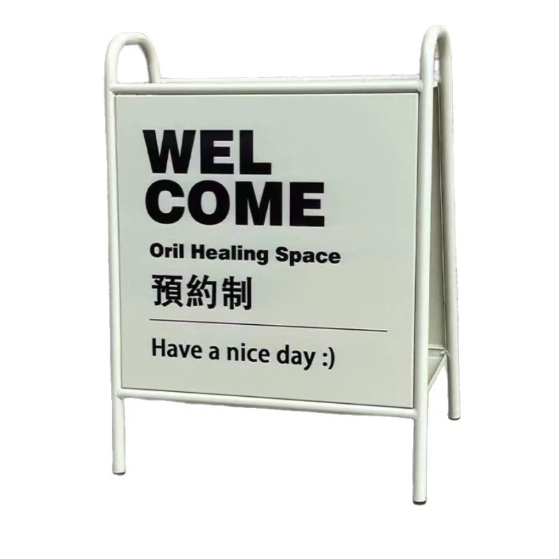 

Metal umbrella stands at the entrance of shopping malls, billboards, milk tea shops, coffee shops, vertical display signs