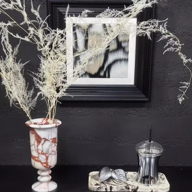 Vaso di nicchia in marmo naturale medievale moderno e minimalista, decorazione geometrica morbida per la casa, intagliata a mano