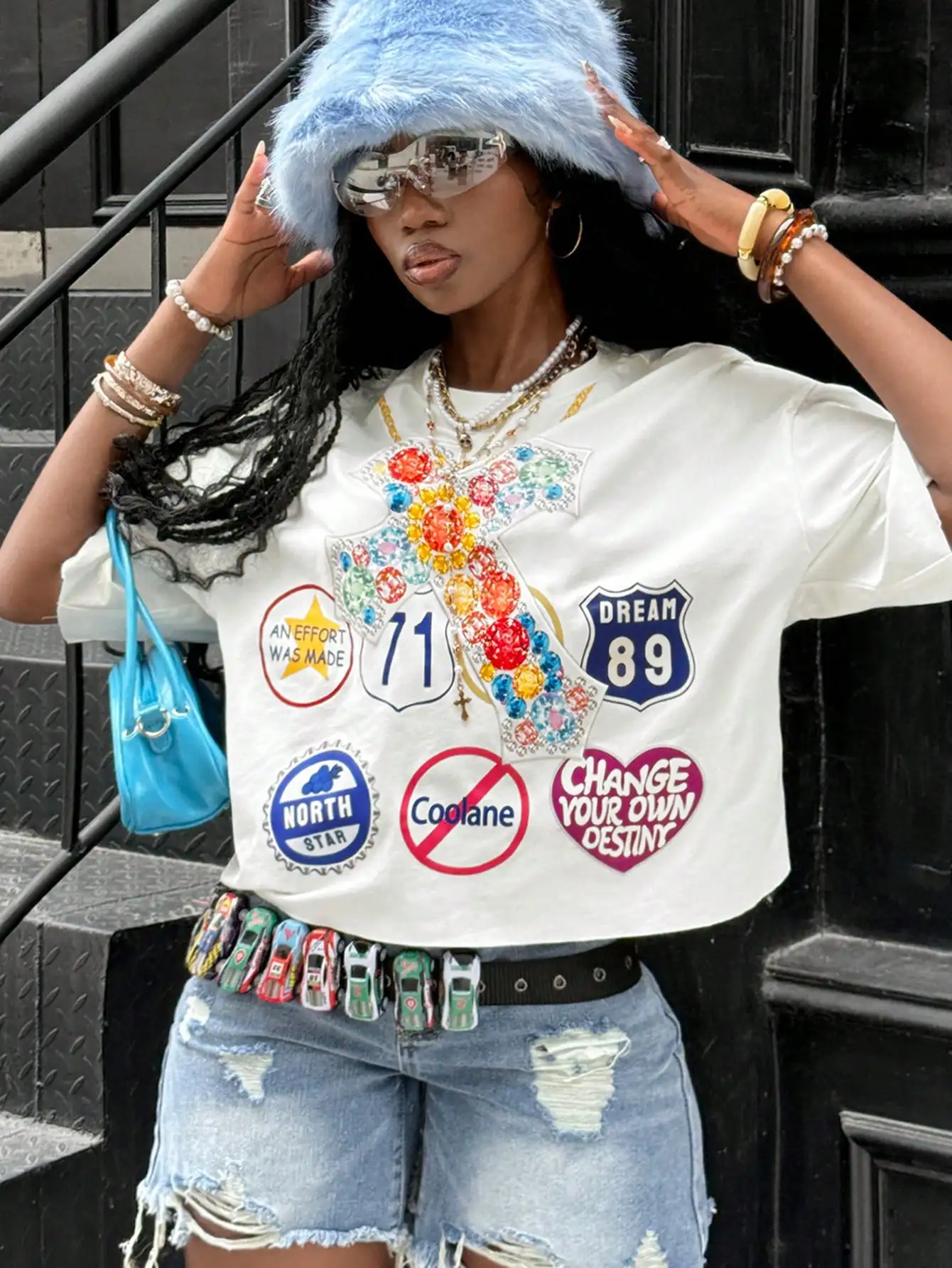 

Women's Y2K Streetwear Crop Tee with Rhinestone Cross & Patch Graphics, Hip Hop Casual Oversized Top