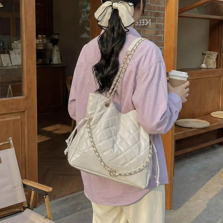 

2026 New Niche High-end Diamond Chain Bag Women's Fashion Shoulder Bag Large-capacity Commuter Tote Bag