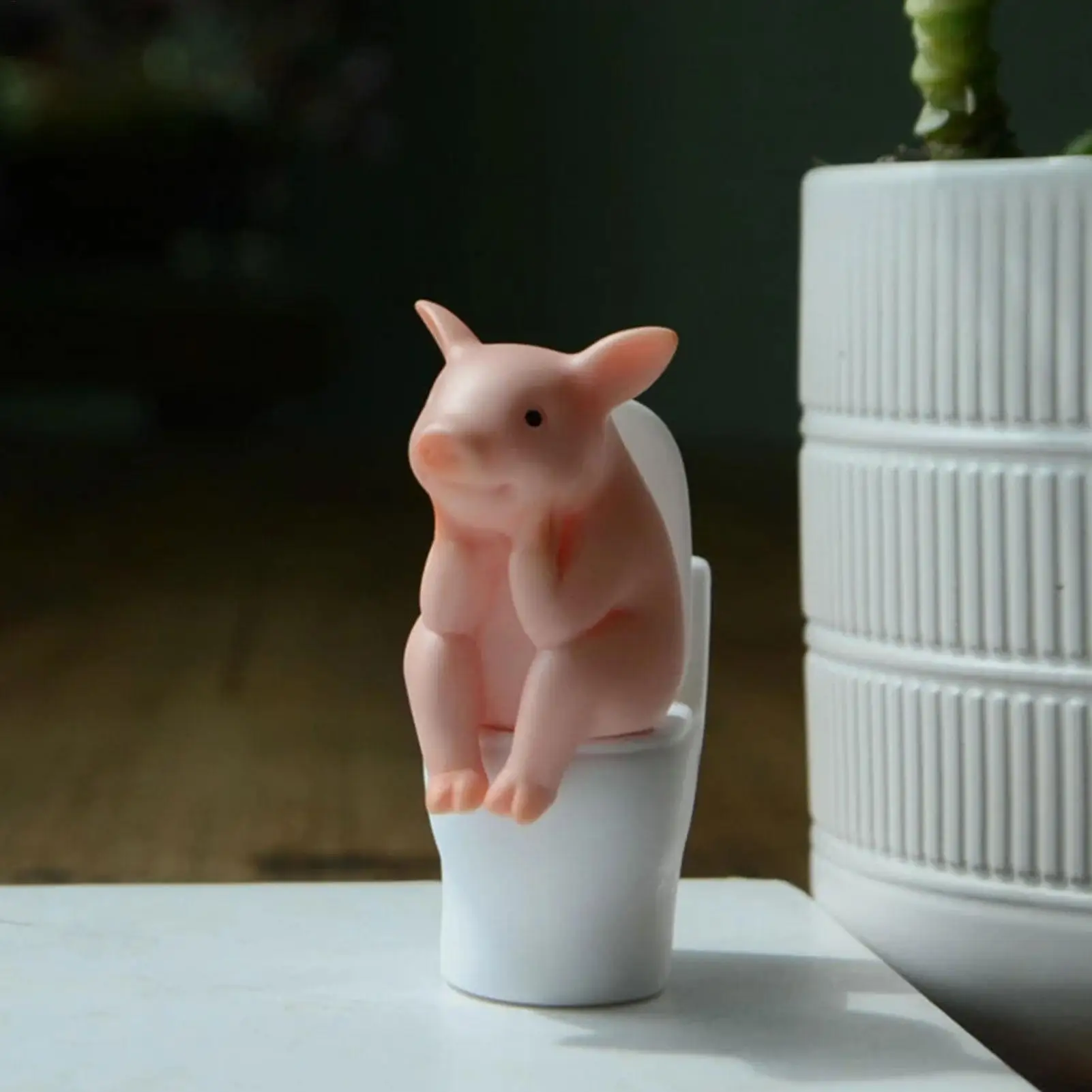 Adorable Pink Pig on Toilet Figurine Mini Resin Figurine Cute Animal Desktop Ornament CreativeHome Bathroom Decor Gifts