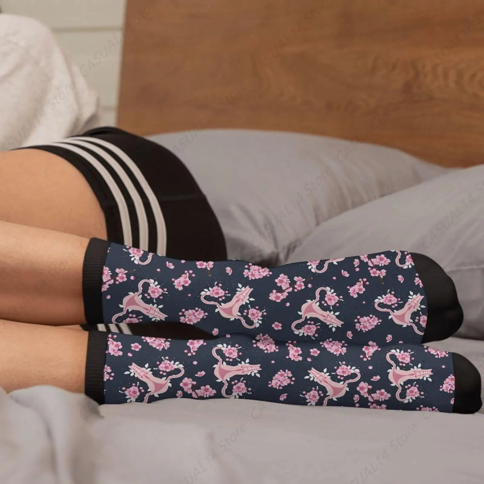 Bellissimo fiore di utero rosa Obgyn Infermiera Ginecologia femminile Casual Divertente Funky Novità Calzini per uomo Donna