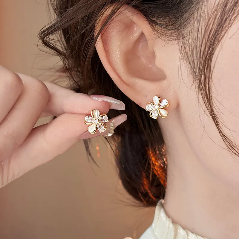 18K Vergoldete Katzenaugen-Stein Zirkon Blumen-Ohrringe Frisches Design 2026 Neuer Stil Schmuck-Accessoires Süße Ohrstecker für Mädchen – Detail 8