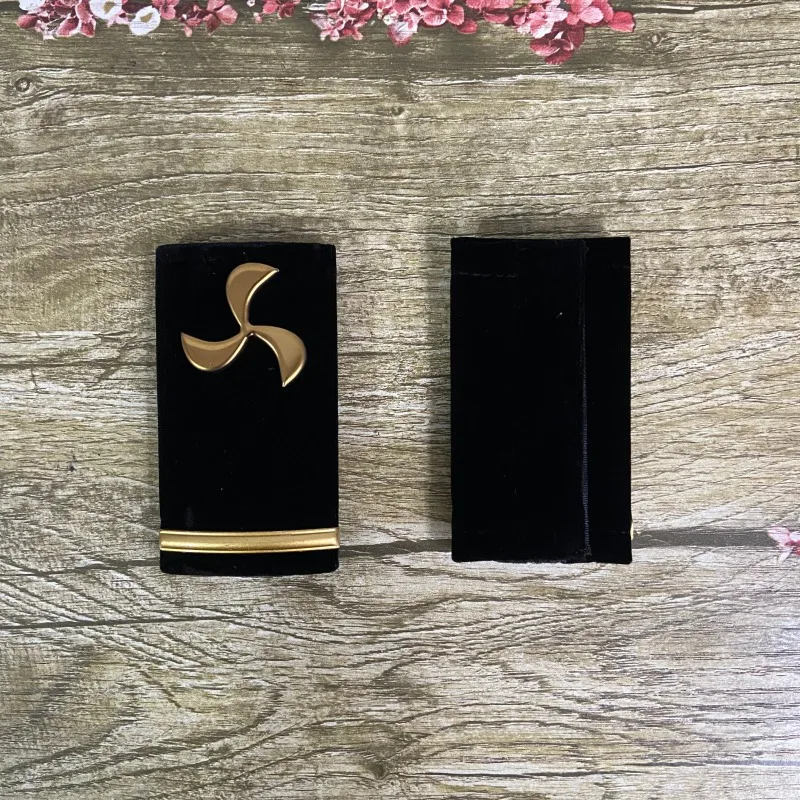 Officiers marins de la marine, épaulette de grade, base en velours noir, hélice d'ancre en métal doré, emblème d'étau arrière, amiral