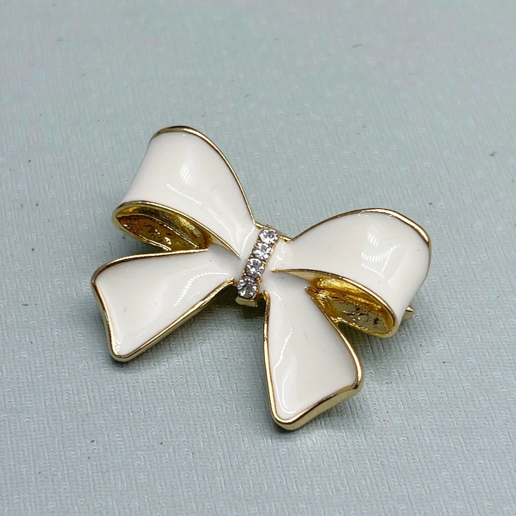 New Versatile Shoe Badge, Wedding Guest Brooch, Stylish Brooch, Clothing Pin, Metal Shoe Badge, DIY High-Value Metal Lapel Pin, Business Banquet Brooch, Ins European Retro Style, Commuter Simple Accessory, Clothing Embellishment, Collar Decoration, Corsage, Unique
