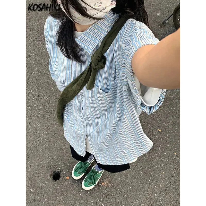 بلوزة نسائية صيفية فضفاضة مخططة بأكمام قصيرة موديل 2024 بجيب Y2k بلوزات جمالية تناسب كل مباراة قميص هاراجوكو ياباني غير رسمي على الموضة