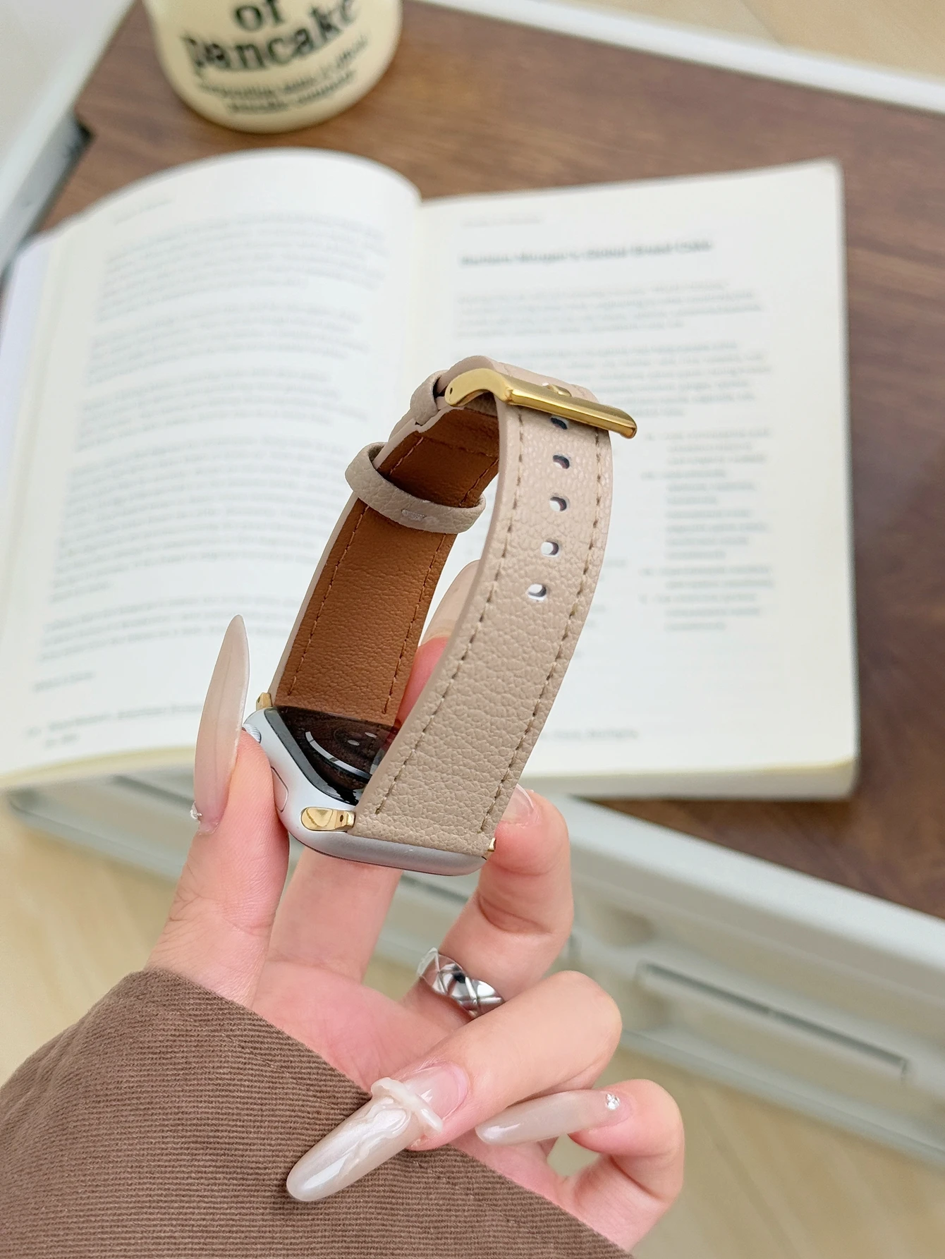 High quality leather loop For Apple Watch band women 11/10/9/8/7/6/5/4/3/2/1 SE 38mm 40mm 41mm 42mm 44mm 45mm 46mm 49mm Strap image 2